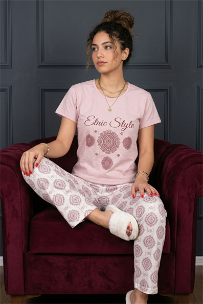 Kadın Etnic Style Sloganlı ve Altı Desenli  Kısa Kollu Pijama Takımı