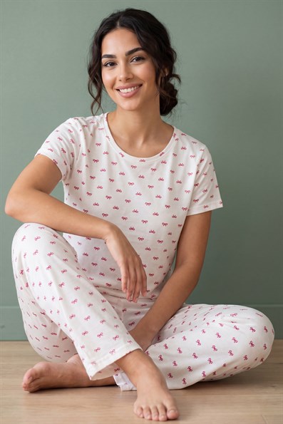 Kadın Fiyonk Desenli Bisiklet Yaka Kısa Kol Altı Uzun Penye Pijama Takımı