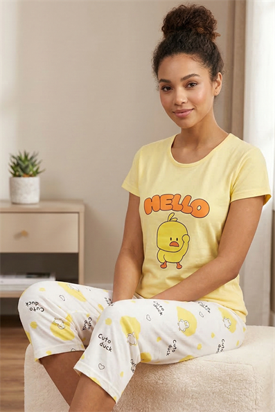 Kadın Hello Slogan Baskılı Bisiklet Yaka Kısa Kol Altı Kalp Desenli Kapri Penye Pijama Takımı