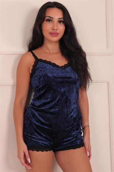 Kadın İp Askılı Dantel Detaylı Şortlu Kadife Pijama Takımı