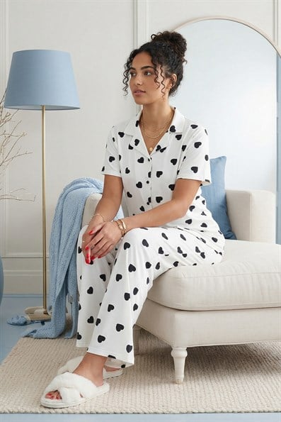 Kadın Kalp Desenli Gömlek Yaka Kısa Kol Altı Uzun Serin Tutan Milan Kumaş Pijama Takımı
