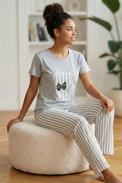 Kadın Kedi Desenli ve Altı Çizgili Penye Kısa Kollu Pijama Takımı