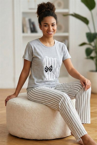 Kadın Kedi Desenli ve Altı Çizgili Penye Kısa Kollu Pijama Takımı