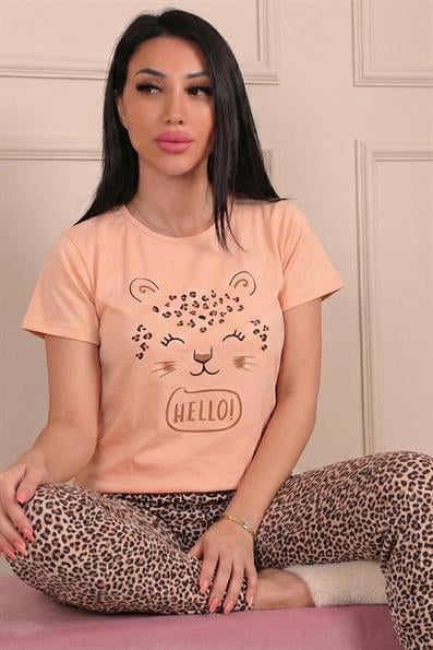 Kadın Leopar Desenli Hello Sloganlı ve Altı Leopar Desenli Kısa Kollu Pijama Takımı