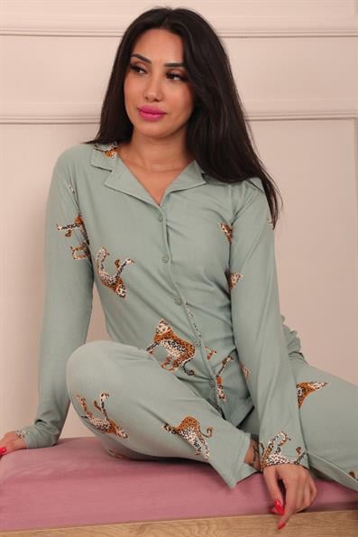 Kadın Leopar Desenli Önü Düğmeli Uzun Kol Altı Uzun Süet Pijama Takımı