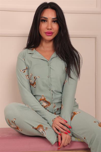 Kadın Leopar Desenli Önü Düğmeli Uzun Kol Altı Uzun Süet Pijama Takımı