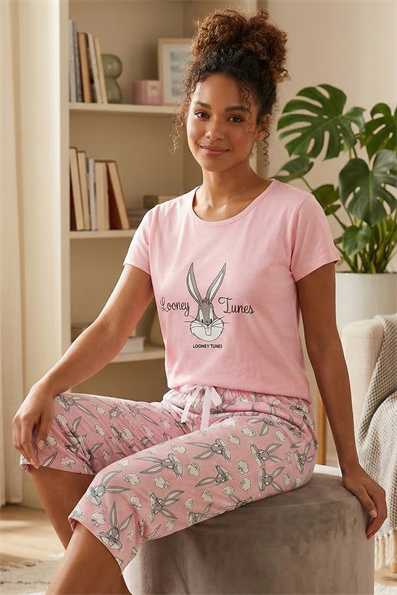 Kadın Looney Tunes Sloganlı Bisiklet Yaka Kısa Kol Altı Desenli Kapri Penye Pijama Takımı
