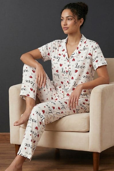 Kadın Love Slogan ve Kalp Desenli Gömlek Yaka Kısa Kol Altı Uzun Serin Tutan Milan Kumaş Pijama Takımı