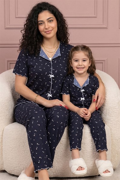 Kadın Minik Çiçekler Desenli Biyeli V Yaka Kısa Kol Altı Uzun Serin Tutan Viskon Kaşkorse Pijama Takımı