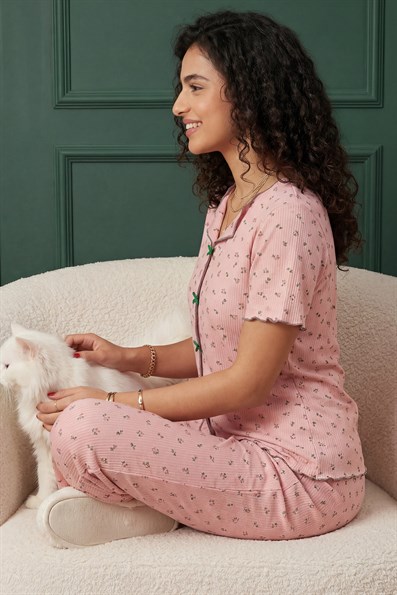 Kadın Minik Çiçekler Desenli Biyeli V Yaka Kısa Kol Altı Uzun Serin Tutan Viskon Kaşkorse Pijama Takımı