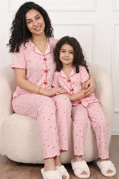Kadın Minik Kalp Desenli Biyeli V Yaka Kısa Kol Altı Uzun Serin Tutan Viskon Kaşkorse Pijama Takımı