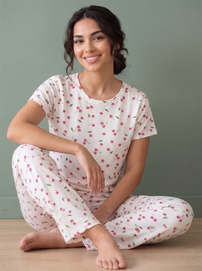 Kadın Minik Vişne Desenli Bisiklet Yaka Kısa Kol Altı Uzun Penye Pijama Takımı