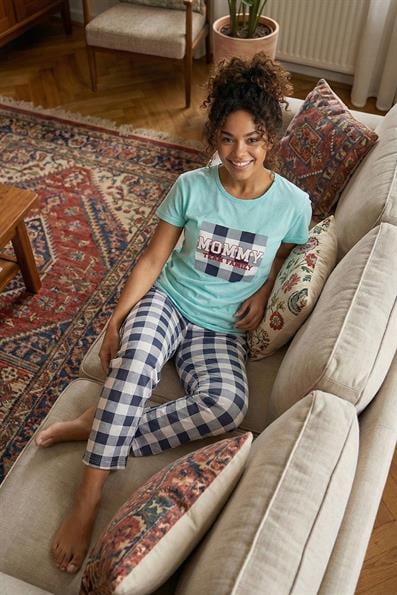 Kadın Mommy Sloganlı Bisiklet Yaka Kısa Kol Altı Uzun Penye Pijama Takımı Turkuaz