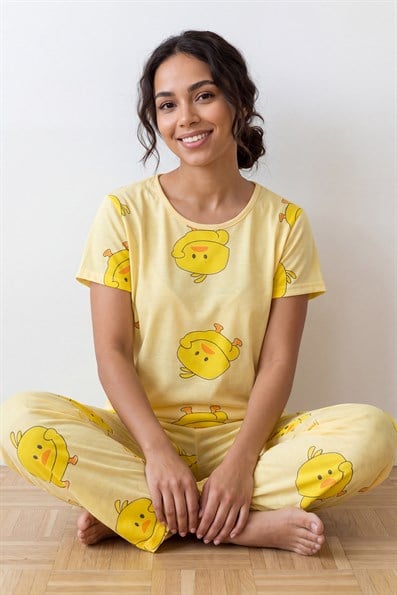 Kadın Ördek Yavrusu Desenli Bisiklet Yaka Kısa Kol Altı Uzun Penye Pijama Takımı