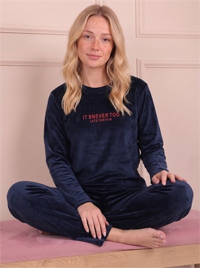 Kadın Sloganlı Uzun Kollu  Kadife Pijama Takımı