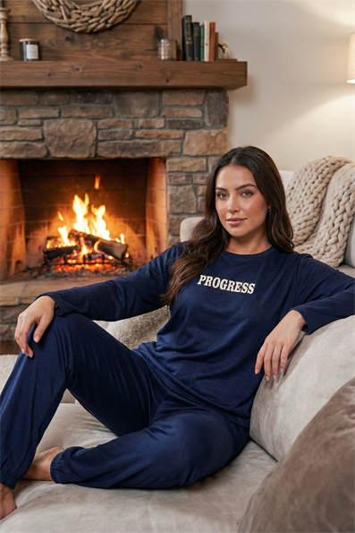 Kadın Sloganlı Uzun Kollu Paçası Manşetli Kadife Pijama Takımı