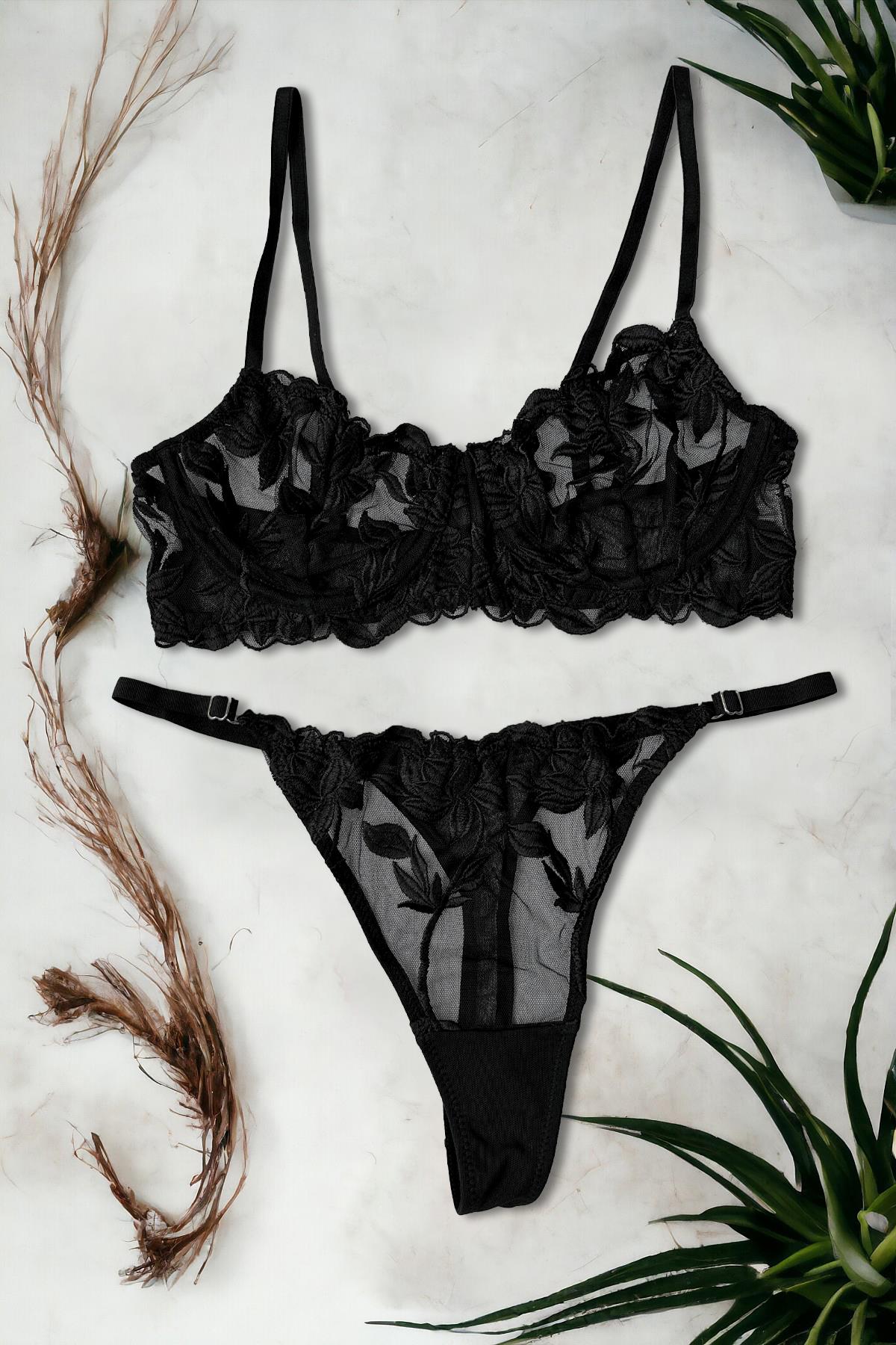 طقم حمالة صدر مطرزة من التول باللون الأسود