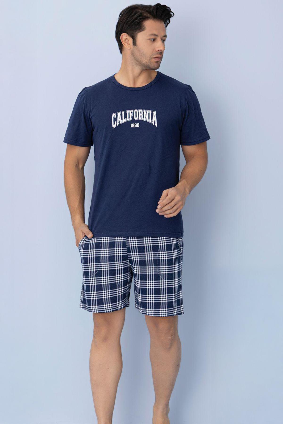 Erkek California Baskılı ve Sloganlı  Altı Ekose Desenli  Kısa Kol Şortlu Pijama Takımı Lacivert