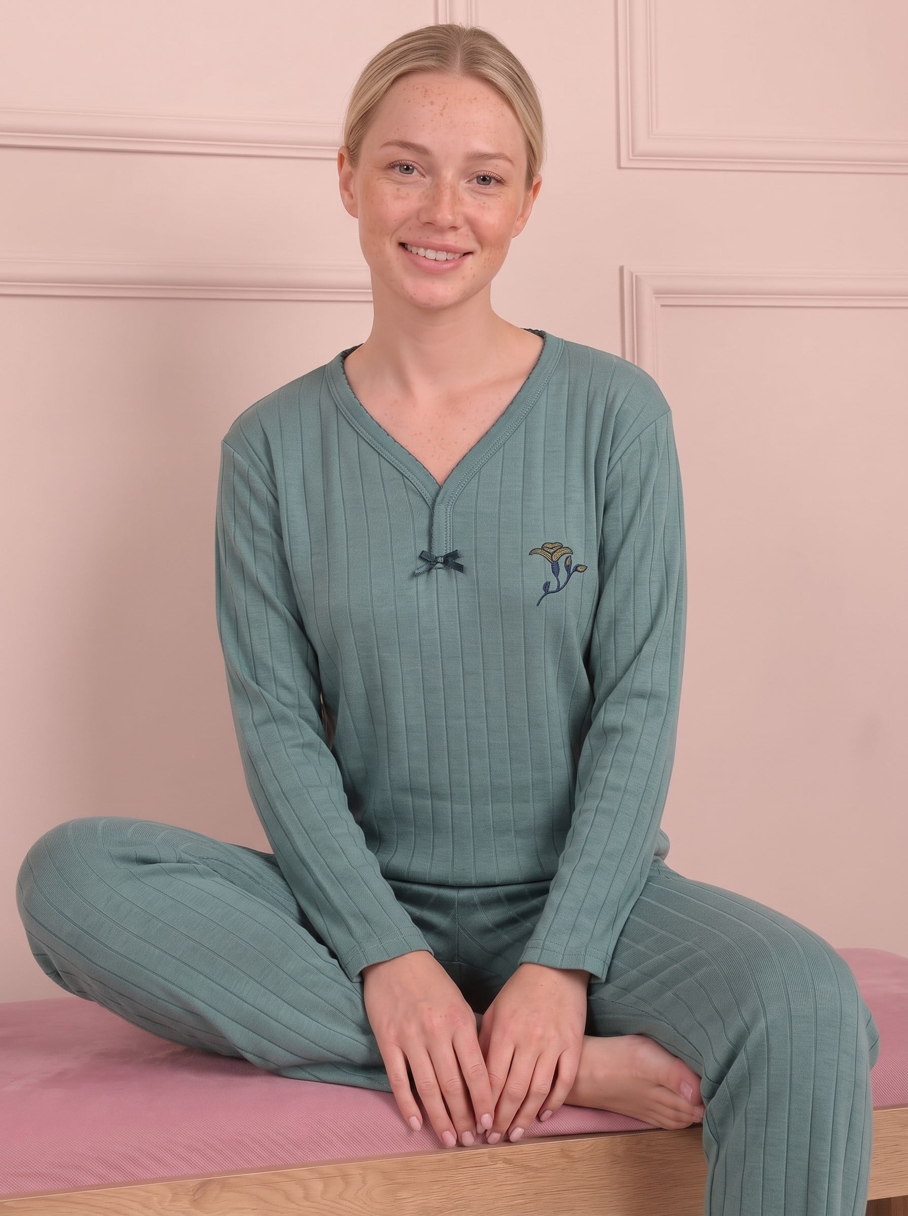 Kadın Çiçek İşlemeli Biye Yakalı Uzun Kol Altı Uzun Viskon Elegance Pijama Takımı