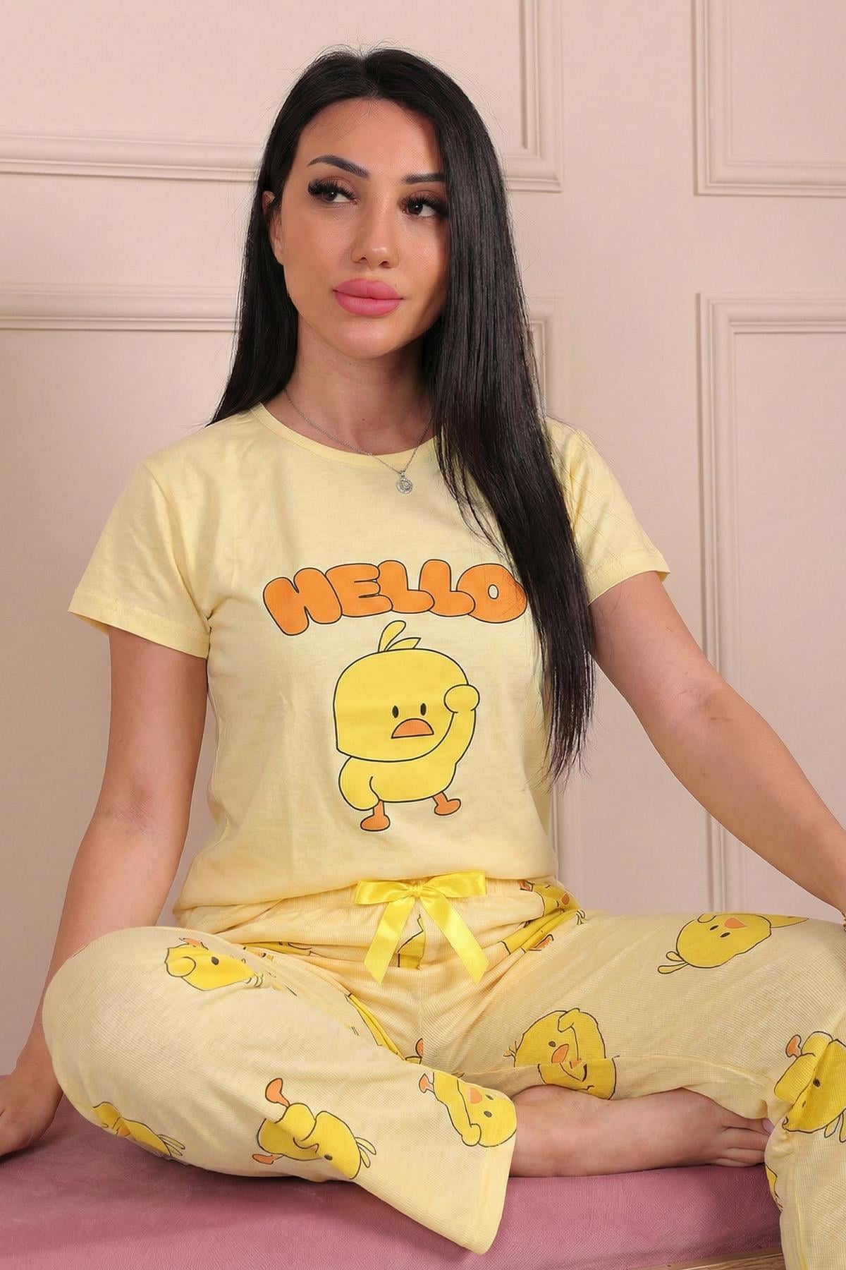 Kadın Hello Sloganlı ve Ördek Baskılı Penye Kısa Kol Pijama Takımı