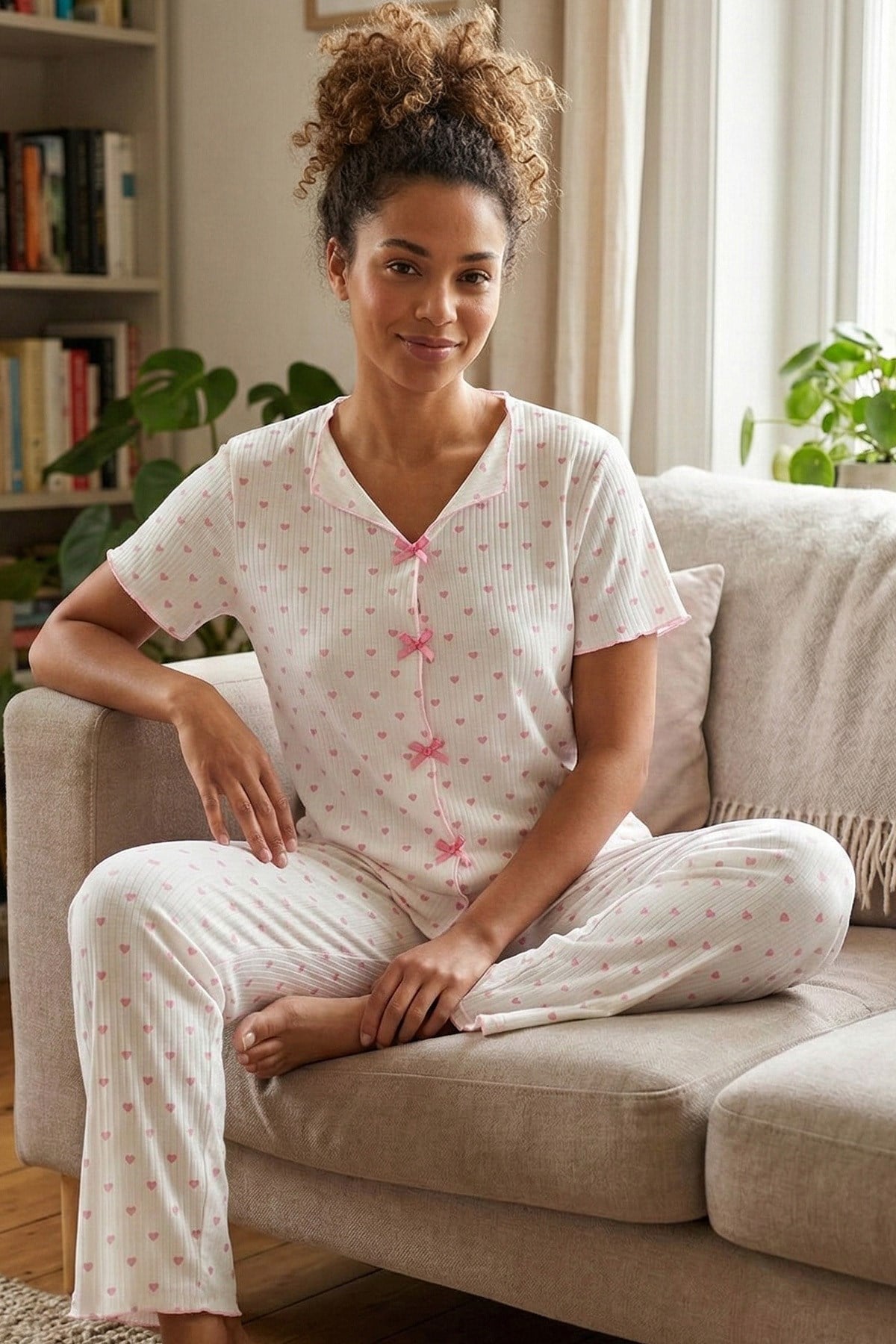 Kadın Minik Kalp Desenli Biyeli V Yaka Kısa Kol Altı Uzun Kaşkorse Pijama Takımı