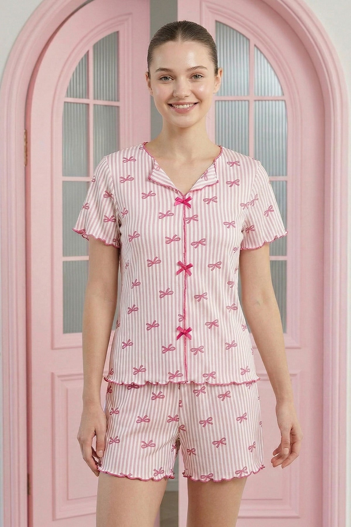 Kadın Minik Kurdele Desenli Biyeli V Yaka Kısa Kol Şortlu Serin Tutan Viskon Kaşkorse Pijama Takımı