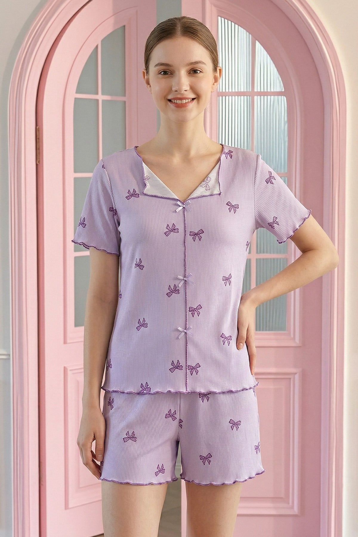 Kadın Minik Kurdele Desenli Biyeli V Yaka Kısa Kol Şortlu Serin Tutan Viskon Kaşkorse Pijama Takımı