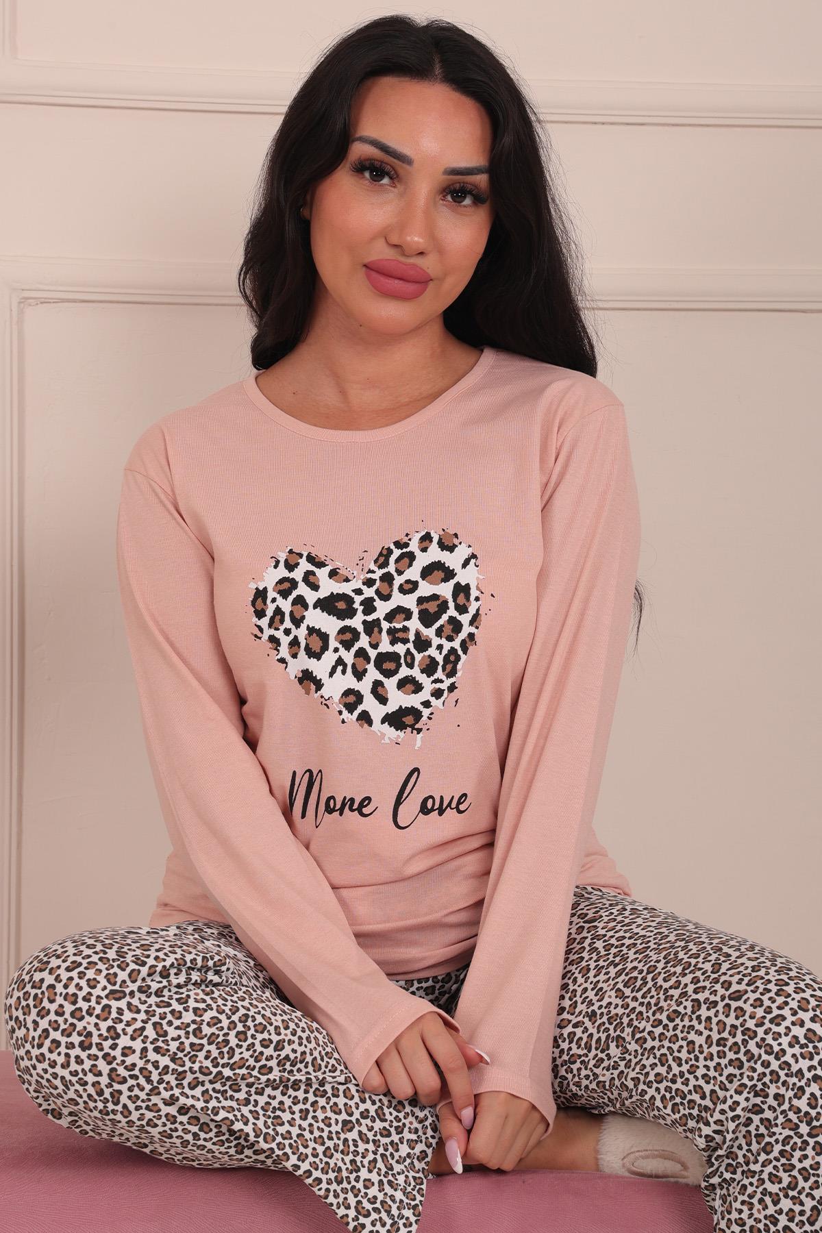 Kadın More Love Sloganlı Leopar Desenli Bisiklet Yaka Uzun Kol Altı Uzun Penye Pijama Takımı