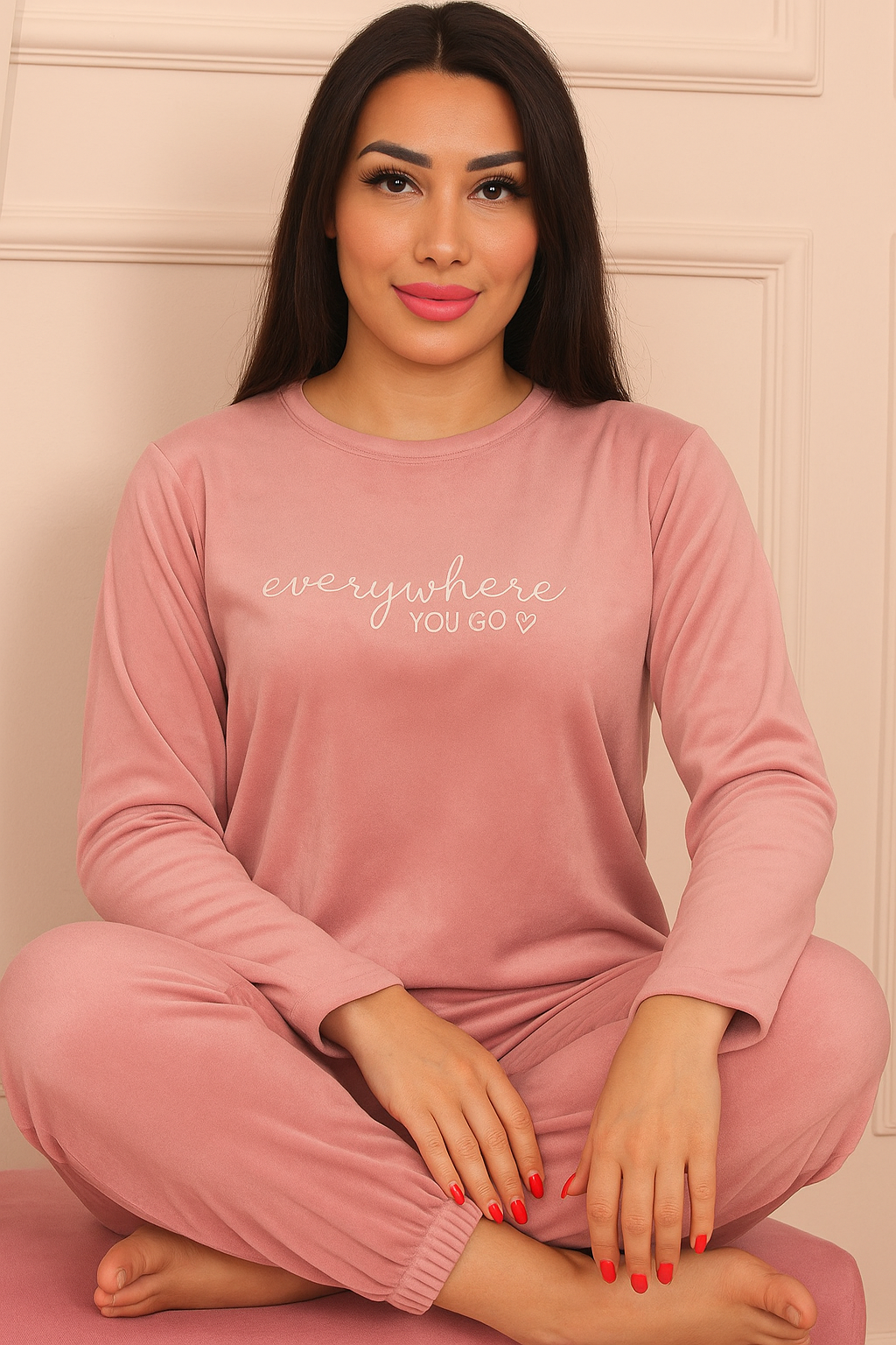 Kadın Sloganlı Uzun Kollu Paçası Manşetli Kadife Pijama Takımı