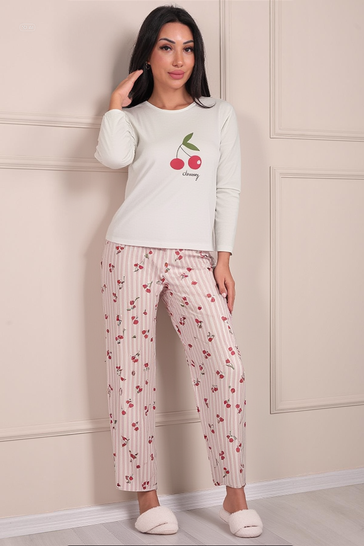 Vişne Baskılı ve Sloganlı Uzun Kollu Pijama Takımı Beyaz