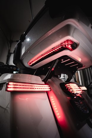 CUSTOM DYNAMICS LIGHT LED SBAG BLK/SMOKE KOD:20402568