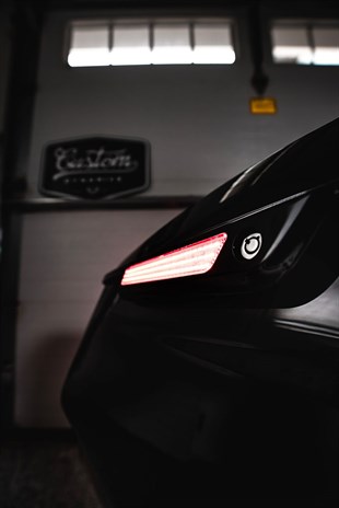 CUSTOM DYNAMICS LIGHT SBAG HNGE SMK/BLK KOD:20402865