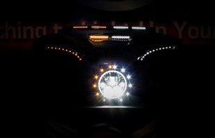 CUSTOM DYNAMICS LIGHT VENT AMB/WHT KOD:20402024