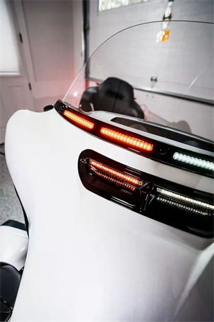 CUSTOM DYNAMICS WINDSHIELD TRIM WITH AW V2 FOR KOD:20402820