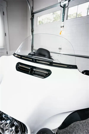 CUSTOM DYNAMICS WINDSHIELD TRIM WITH AW V2 FOR KOD:20402820