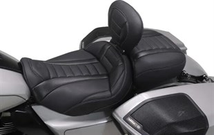 MUSTANG SEAT DELUXE TOURING - FLHX/FLR KOD: 08011674