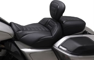 MUSTANG SEAT DELUXE TOURING - FLHX/FLR KOD: 08011675