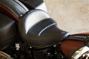 MUSTANG SEAT SOLO DBR MXTOUR FLHC KOD: 08021063