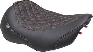 MUSTANG SEAT SOLO WIDE TRIPPER W/ DBR KOD: 08012023