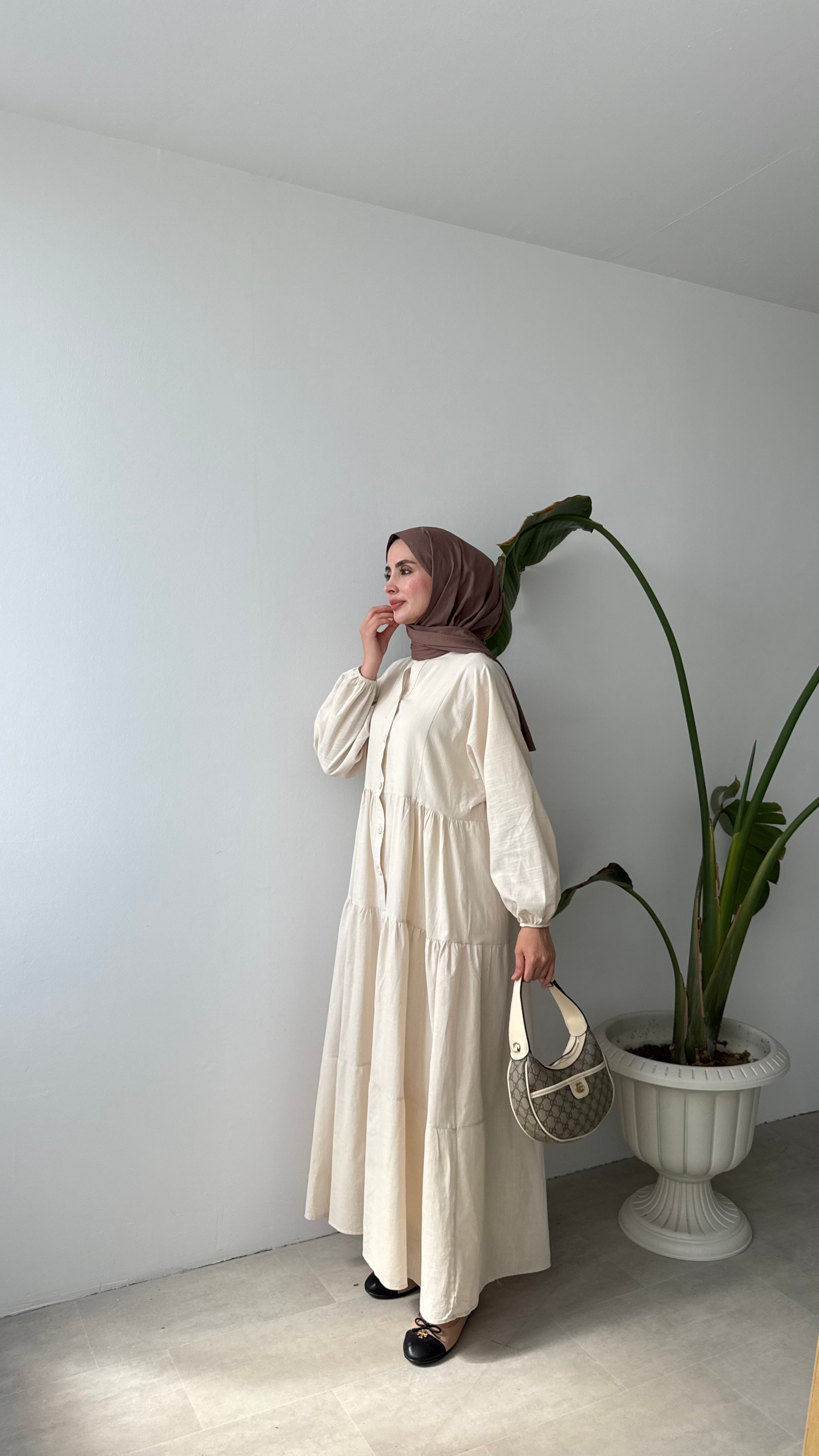 KAT DETAYLI BÜZGÜLÜ ELBİSE - BEJ