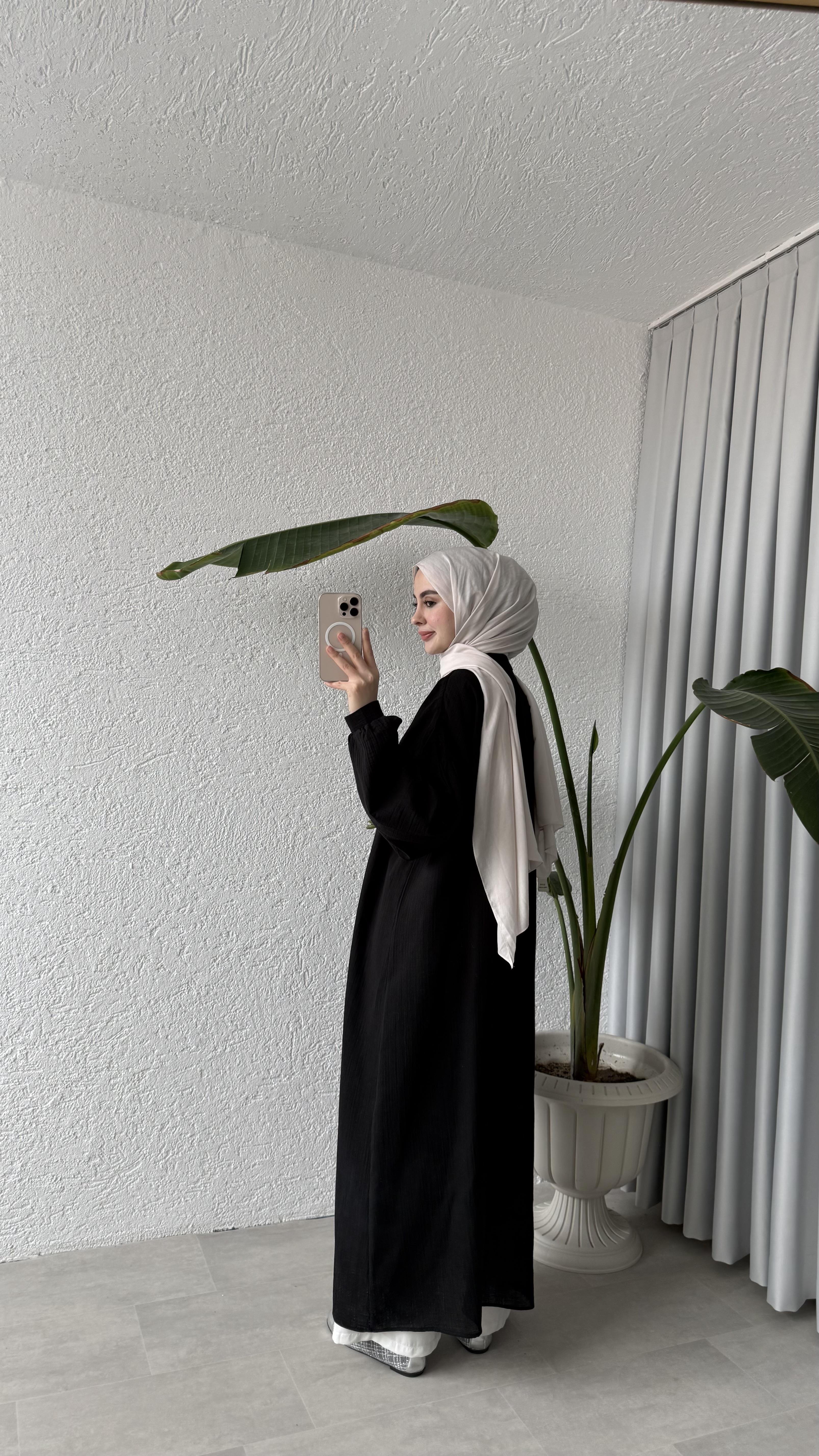 ÖNÜ DÜĞMELİ MÜSLİN ELBİSE - SİYAH