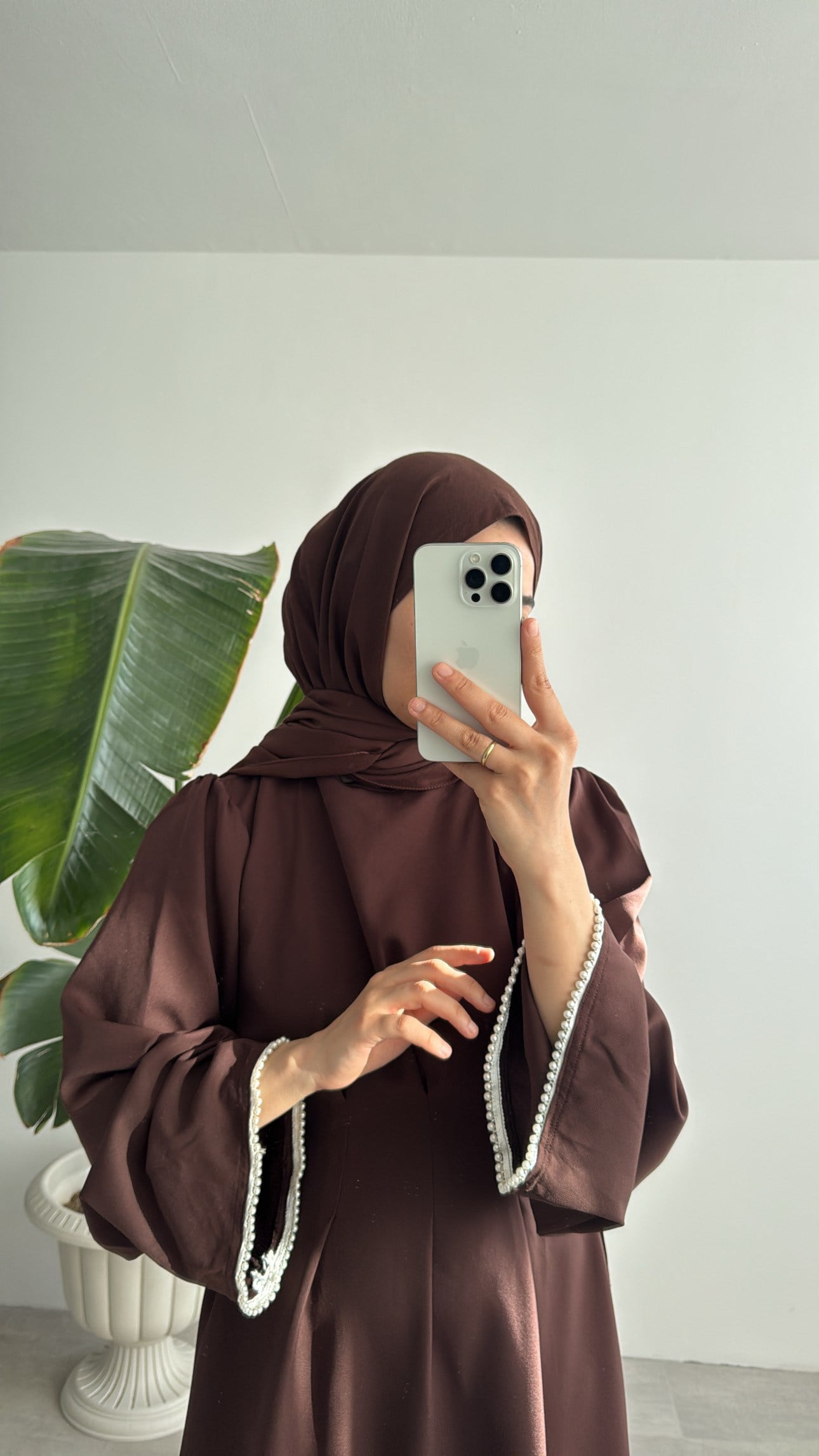VANESA İNCİ DETAYLI ELBİSE - KAHVE