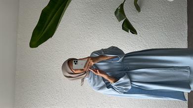 ATKI DETAYLI HİLL ELBİSE - SOFT MAVİ