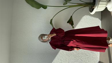 BRODE ŞERİT DETAY ELBİSE - BORDO (kemersizdir)