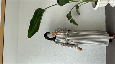 ÇİZGİLİ BİYELİ ELBİSE- BEJ 