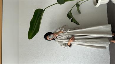 ÇİZGİLİ BİYELİ ELBİSE- BEJ 