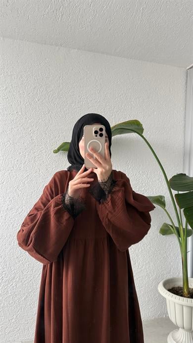 DANTEL DETAYLI MÜSLİN ELBİSE - KİREMİT 