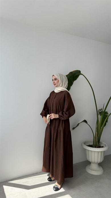 KAT DETAYLI BÜZGÜLÜ ELBİSE - KAHVE