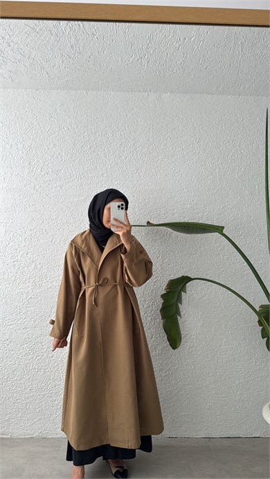 KEMERLİ DİK YAKA TRENÇKOT - CAMEL