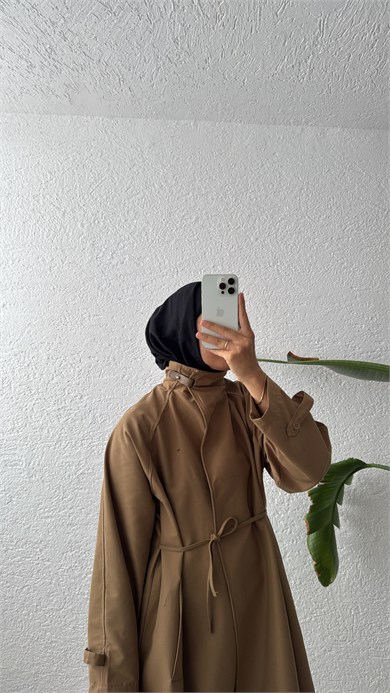 KEMERLİ DİK YAKA TRENÇKOT - CAMEL